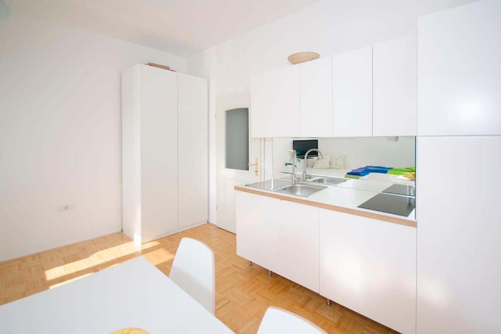 The Cute, Sunny Apartment In The Center +P Ljubljana Eksteriør bilde